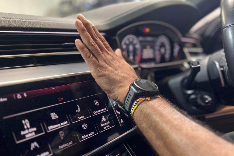 Audi Q7 air conditioning service and gas refill by Automen technicians in Delhi.